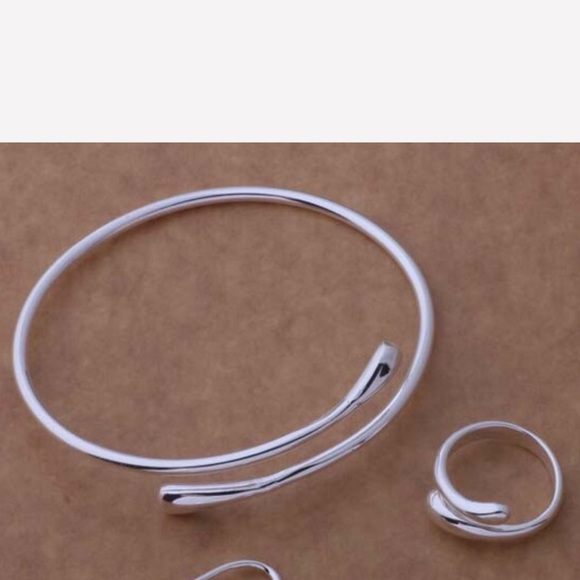 Jewelry - 925 Stamped Water Drop Ring and Bracelet Set